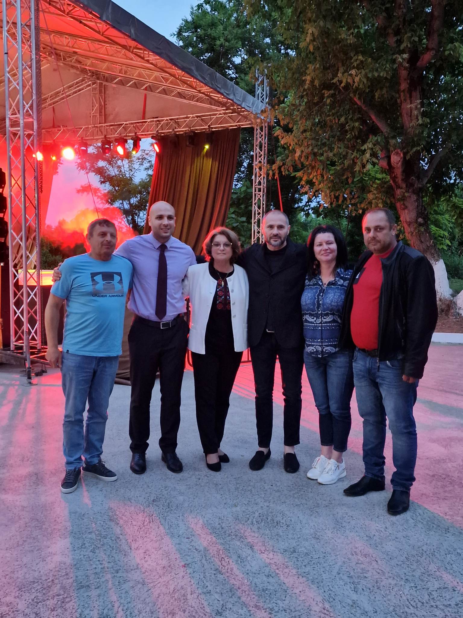 Гости на празника-народните представители Красен Кръстев и Мартин Харизанов, кметовете на Гложене и Крива бара.
